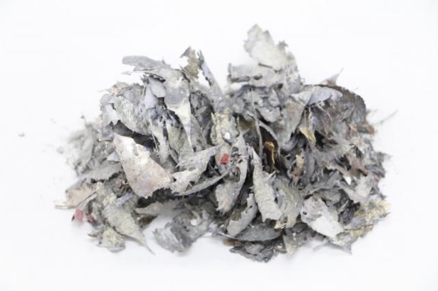 歯科金属の鋳造メタル(バリ・キャスト屑)